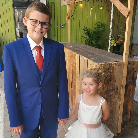 Welcome to my Closet!! I'm Courtney, your Posh Ambassador! 👋 - Picture 3 of 8